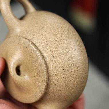 Full Handmade Yixing Zisha Teapot [Jingzhou Shi Piao Pot] (Zhima Duan Ni – 200ml)