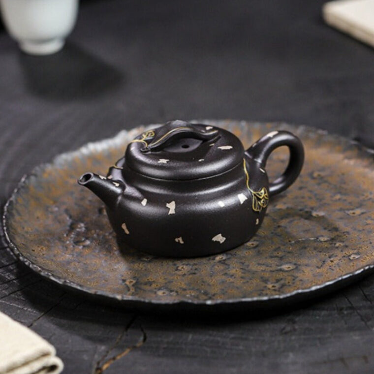 Full Handmade Yixing Zisha Teapot [Jin Zhi Yuye] (Hei Luo Lan – 150ml)