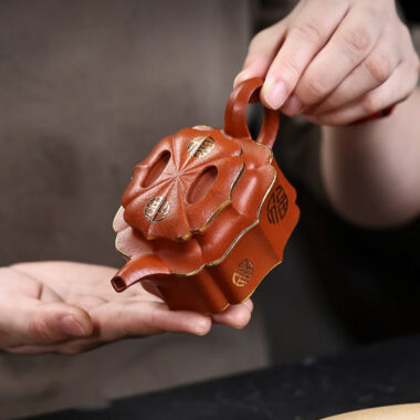 Full Handmade Yixing Zisha Teapot [Jin Ling Fu Wen] (Zhu Sha Zhu Ni – 150ml)