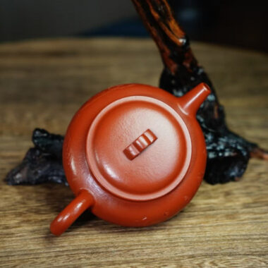 Full Handmade Yixing Zisha Teapot [Xiang Yun Pot] (Zhu Ni – 150ml)
