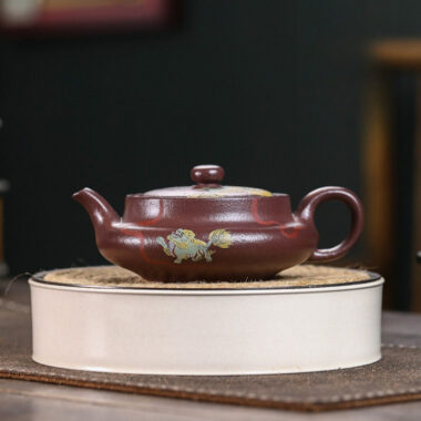 Full Handmade Yixing Zisha Teapot [Jiqing Tian Xia] (30 Mu Zi Ni – 260ml)