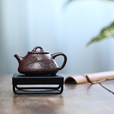 Full Handmade Yixing Zisha Teapot [Jiangnan Ziye Shi Piao Pot] (Zi Ni – 220ml)