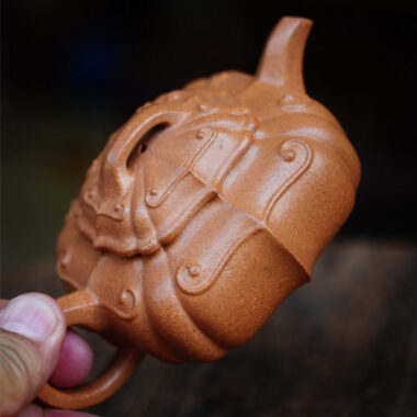 Full Handmade Yixing Zisha Teapot [Jinnang Ruyi Pot] (Jiang Po Ni – 190ml)