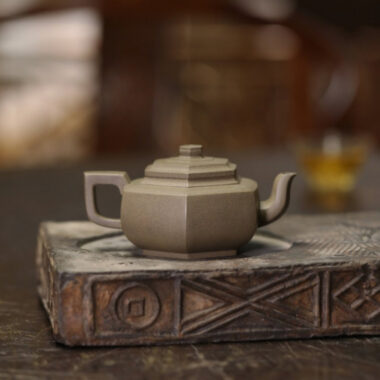 Full Handmade Yixing Zisha Teapot [Liufang Xue Hua Pot] (Qing Duan Ni – 170ml)