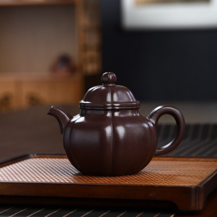 Full Handmade Yixing Zisha Teapot [Jinnang Duo Qiu Pot] (Lao Zi Ni- 300ml)