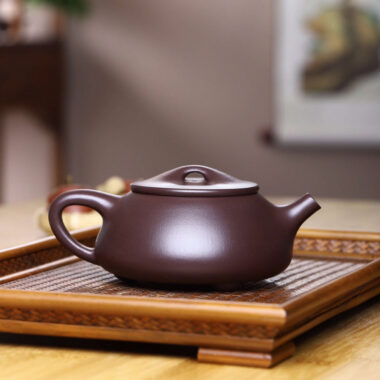 Full Handmade Yixing Zisha Teapot [Jingzhou Shi Piao Pot] (Lao Zi Ni – 240ml)