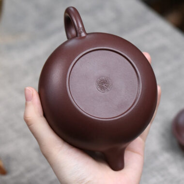 Full Handmade Yixing Zisha Teapot [Fanggu Pot] (Zi Ni – 270ml)