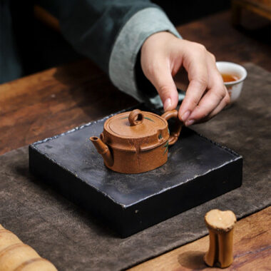 Full Handmade Yixing Zisha Teapot [Zhu Jie Pot] (Jin Jiang Po Ni – 90ml)