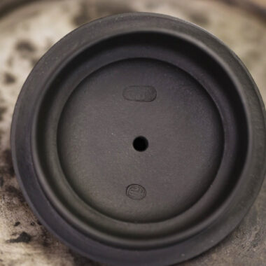 Full Handmade Yixing Zisha Teapot [Shang Xin Qiao Pot] (Hei Ni – 190ml)