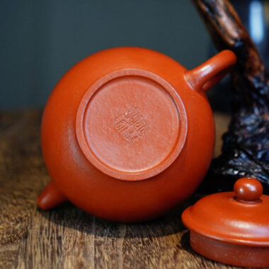Full Handmade Yixing Zisha Teapot [Duo Zhi Pot] (Zhao Zhuang Zhu Ni – 250ml)