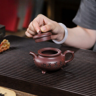 Full Handmade Yixing Zisha Teapot [Enze Wan Wu] (Zi Ni – 190ml)