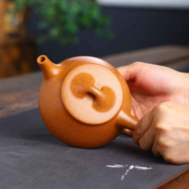 Full Handmade Yixing Zisha Teapot [Jingzhou Shi Piao Pot] (Wucai Lao Duan Ni – 200ml)