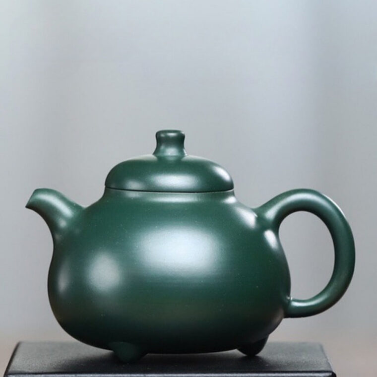 Full Handmade Yixing Zisha Teapot [Sanzu Ruding Pot] (Lu Ni – 180ml)