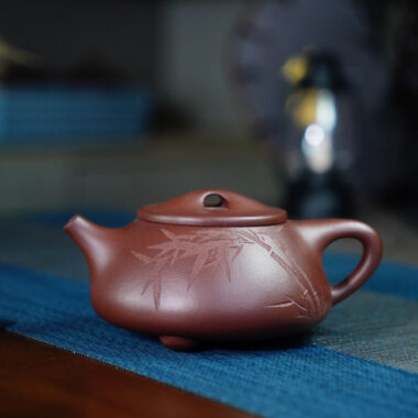 Full Handmade Yixing Zisha Teapot [Jingzhou Shi Piao Pot – Qingfeng Zhu Ying] (Zi Ni – 260ml)