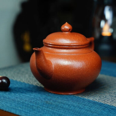 Full Handmade Yixing Zisha Teapot [Xiao Ying Pot] Plain Smooth (Li Pi Zhu Ni – 230ml)