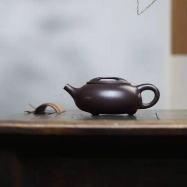 Full Handmade Yixing Zisha Teapot [Niu Gai Shi Piao Pot] (Lao Zi Ni – 250/420ml)