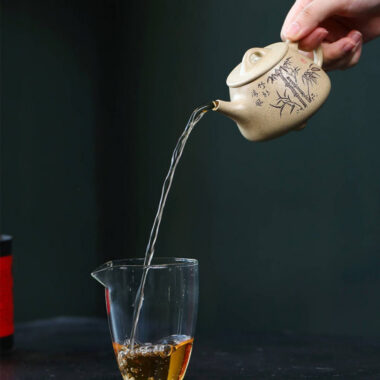 Full Handmade Yixing Zisha Teapot [Gao Shi Piao Pot] (Bensan Lu Ni – 200ml)