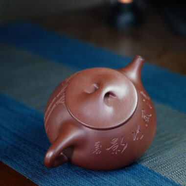 Full Handmade Yixing Zisha Teapot [Jingzhou Shi Piao Pot – Qingfeng Zhu Ying] (Zi Ni – 260ml)