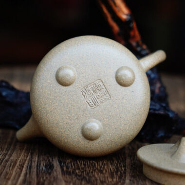 Full Handmade Yixing Zisha Teapot [Gao Shi Piao Pot] (Qing Duan Ni – 190ml)