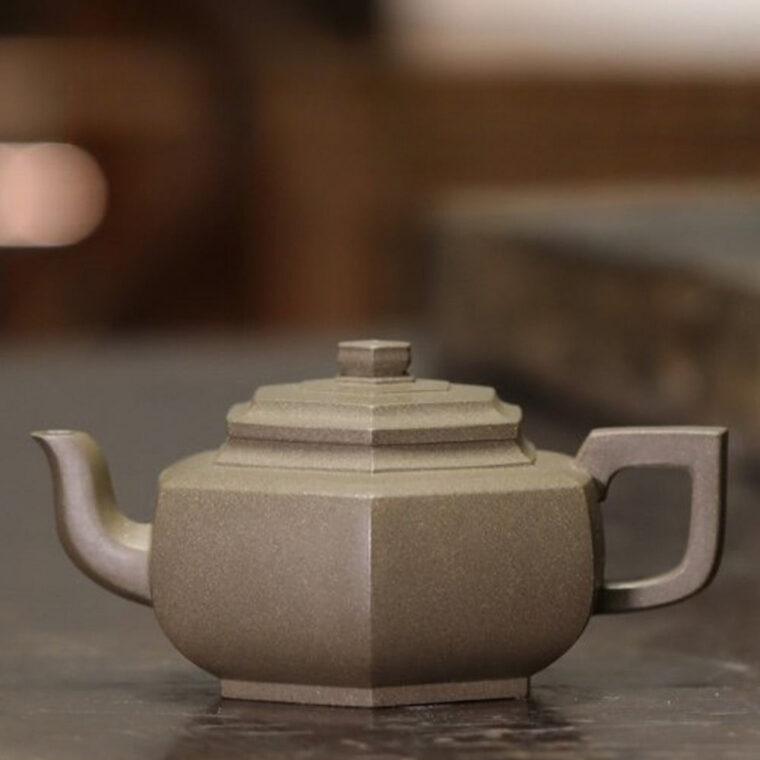 Full Handmade Yixing Zisha Teapot [Liufang Xue Hua Pot] (Qing Duan Ni – 170ml)