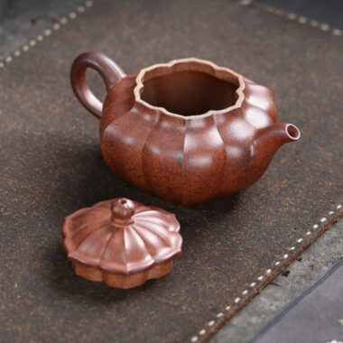Full Handmade Yixing Zisha Teapot [Yang Xin Fanggu] (Hei Dun Tou – 230ml)