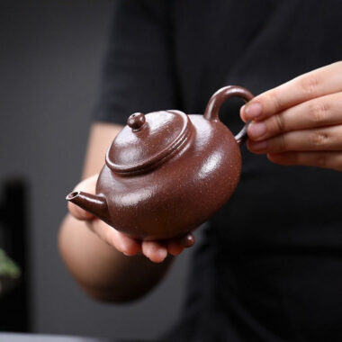 Full Handmade Yixing Zisha Teapot [Shui Ping Tripod] (Tao Hua Ni – 210ml)