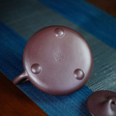 Full Handmade Yixing Zisha Teapot [Jingzhou Shi Piao Pot – Xin Jing] (Zi Ni – 300ml)