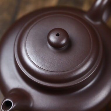 Full Handmade Yixing Zisha Teapot [Xu Bian Pot] ( Lao Zi Ni – 190ml)
