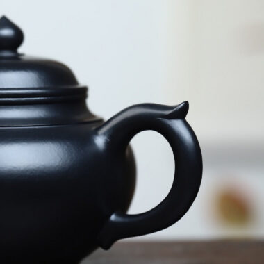 Full Handmade Yixing Zisha Teapot [Xiao Ying Pot] (Hei Ni – 280ml)