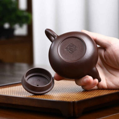Full Handmade Yixing Zisha Teapot [Pear Pot] (Lao Zi Ni – 200ml)