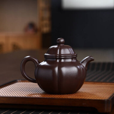 Full Handmade Yixing Zisha Teapot [Jinnang Duo Qiu Pot] (Lao Zi Ni- 300ml)