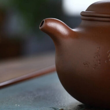 Full Handmade Yixing Zisha Teapot [Lotus Seed Pot] (Zi Ni – 290ml)