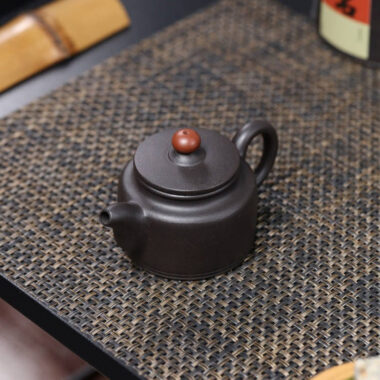 Full Handmade Yixing Zisha Teapot [Good Luck & Fortune] (Hei Ni – 140ml)