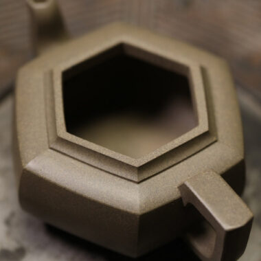 Full Handmade Yixing Zisha Teapot [Liufang Xue Hua Pot] (Qing Duan Ni – 170ml)