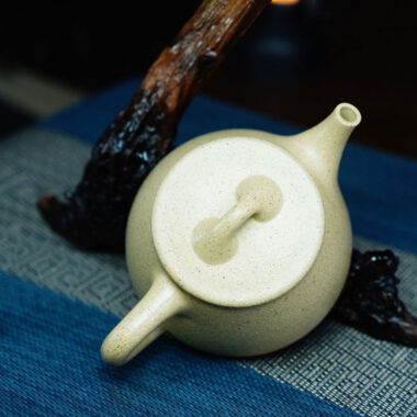 Full Handmade Yixing Zisha Teapot [Gao Shi Piao Pot] (Benson Lu Ni – 190ml)