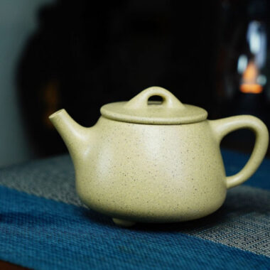 Full Handmade Yixing Zisha Teapot [Gao Shi Piao Pot] (Benson Lu Ni – 190ml)