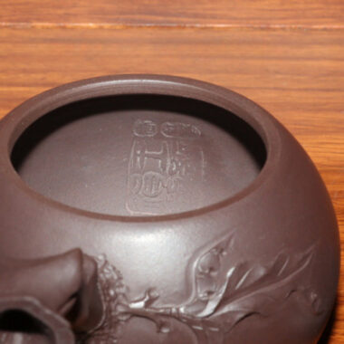 Full Handmade Yixing Zisha Teapot [Peach Side Handle Pot] (Lao Zi Ni – 170/230ml)