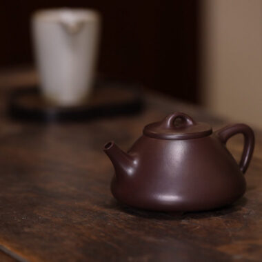 Full Handmade Yixing Zisha Teapot [Ziye Shi Piao Pot] (Zi Ni – 240/320ml)