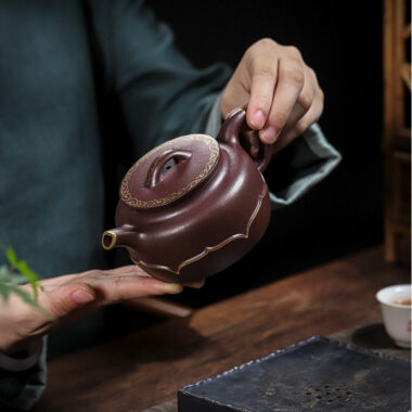 Full Handmade Yixing Zisha Teapot [Golden Lotus] (Zi Ni – 350ml)