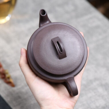 Full Handmade Yixing Zisha Teapot [Dayun Hanwa Pot] (Lao Zi Ni – 250ml)