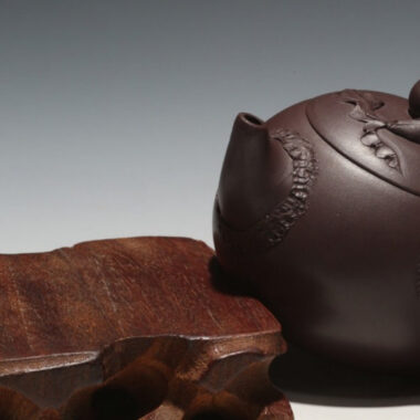 Full Handmade Yixing Zisha Teapot [Peach Side Handle Pot] (Lao Zi Ni – 170/230ml)