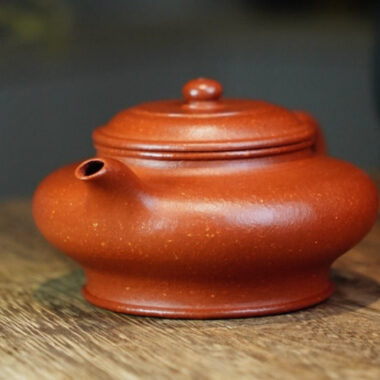 Full Handmade Yixing Zisha Teapot [Xu Bian Pot] (Jiang Po Ni – 210ml)