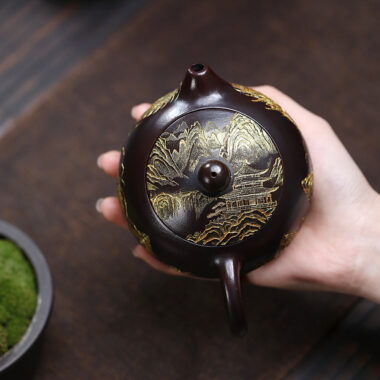 Yixing Zisha Teapot [Gilded Dragon Xishi] (Gu Hong Ni – 300ml)