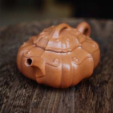 Full Handmade Yixing Zisha Teapot [Jinnang Ruyi Pot] (Jiang Po Ni – 190ml)
