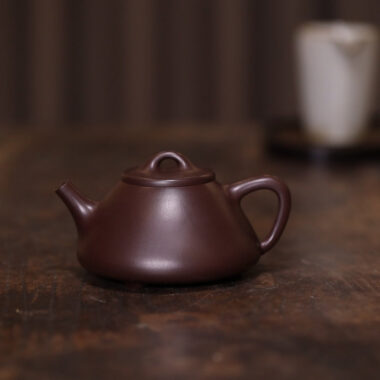 Full Handmade Yixing Zisha Teapot [Ziye Shi Piao Pot] (Zi Ni – 240/320ml)