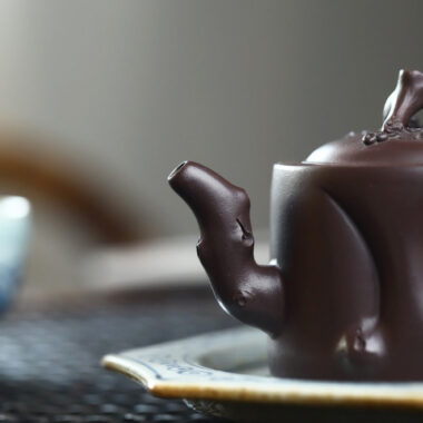 Full Handmade Yixing Zisha Teapot [Grape Stump Pot] (Lao Zi Ni – 180ml)