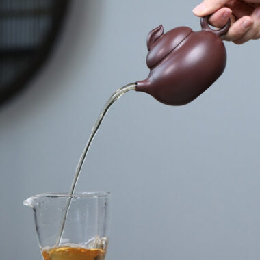Full Handmade Yixing Zisha Teapot [Listening] (Zi Ni – 200ml)