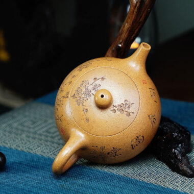 Full Handmade Yixing Zisha Teapot [Half Moon Pot] (Wucai Lao Duan Ni – 200ml)