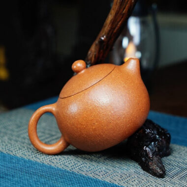 Full Handmade Yixing Zisha Teapot [Xishi Pot] (Jiang Po Ni – 190ml)