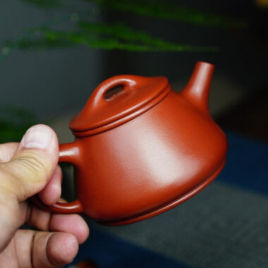 Full Handmade Yixing Zisha Teapot [Gao Shi Piao Pot] (Dahongpao – 200ml)